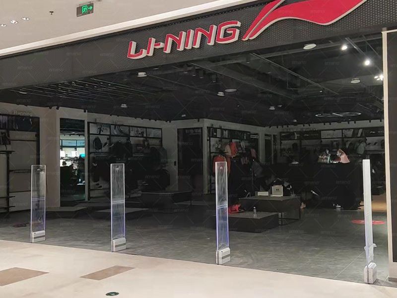 Trgovina blagovne znamke Li Ning je vgradila kubično akustično magnetno napravo proti kraji AM9800