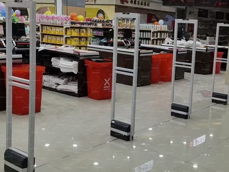 Supermarket je namestil akustično magnetno napravo proti kraji kubične lepote AM8208